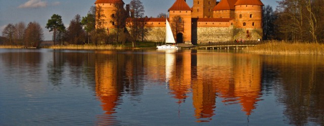 I don't know about you, but I love me a good castle. So let's talk castles.